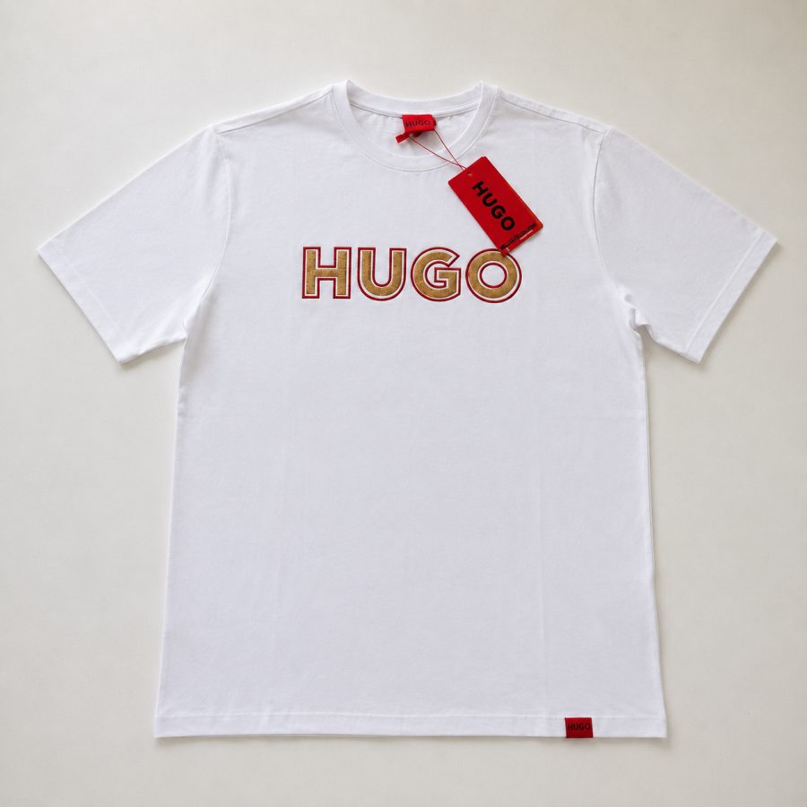 Playera Calidad Turca HUGO Blanca (letras doradas)
